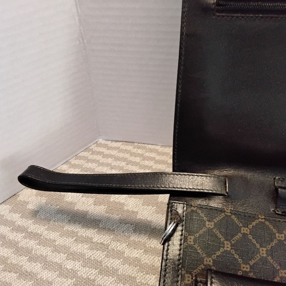 BALLY Rare Vintage Leather Clutch With Self Storing Wristlet - Picture 6 of 10